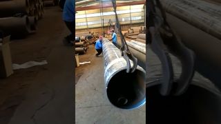Büyük galvanizli boru taşıma işlemi